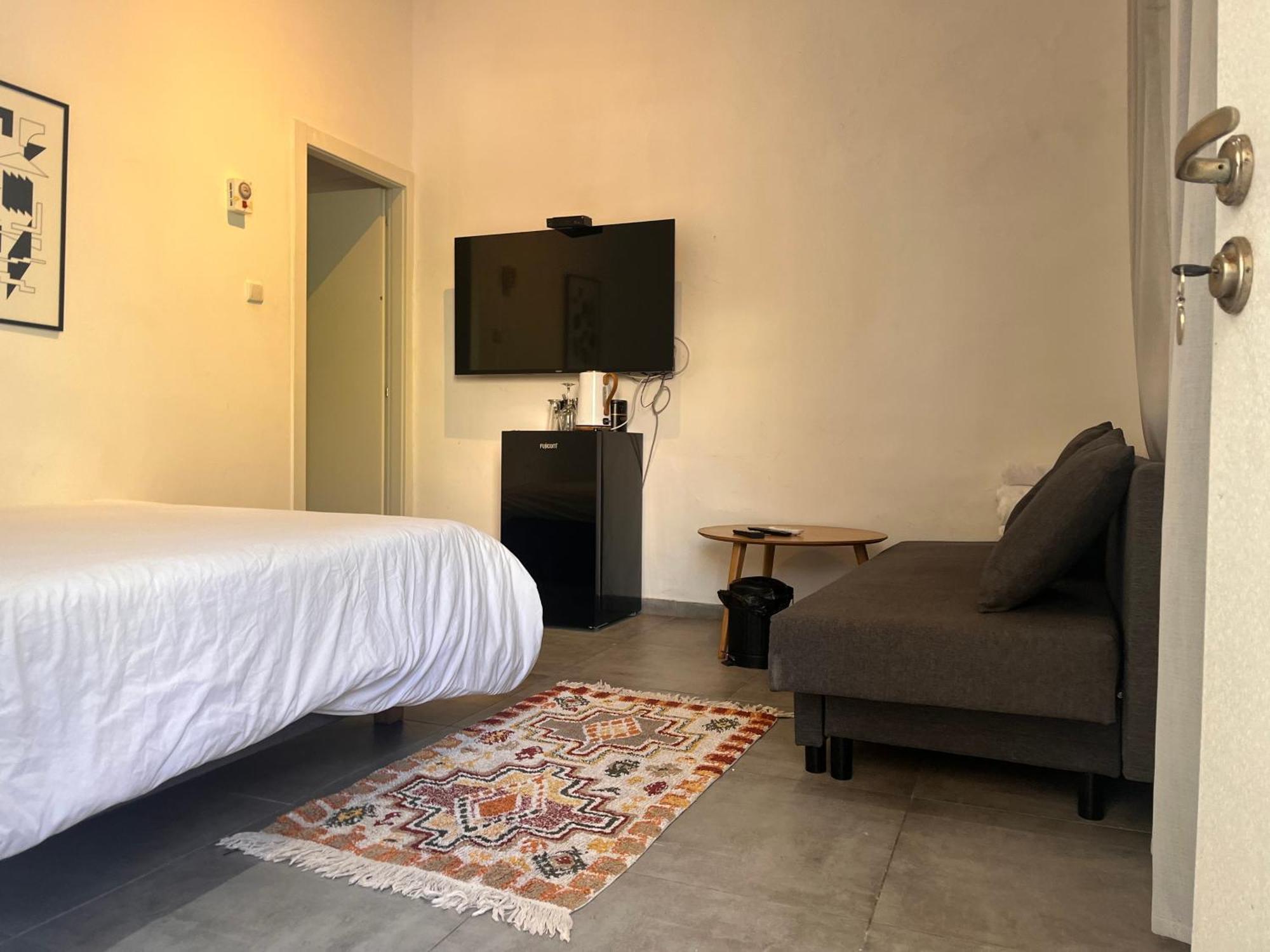 Bed and Breakfast Yona 8 Тель-Авив Номер фото